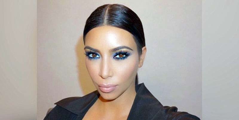 2e43b92200000578-3310101-voila_kim_shows_off_her_perfect_pout_at_the_end_of_the_video_wit-a-21_1447067267650